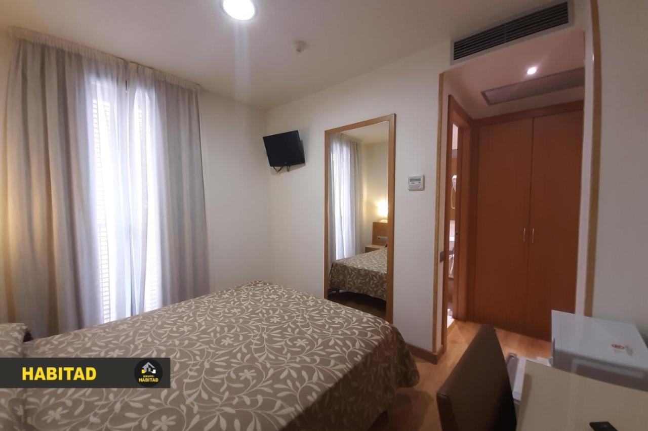 Hostal Rambla Sant Boi de Llobregat Exterior foto