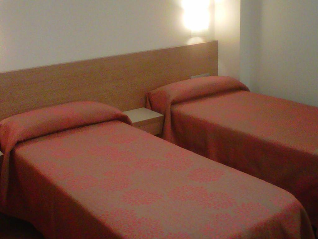 Hostal Rambla Sant Boi de Llobregat Exterior foto