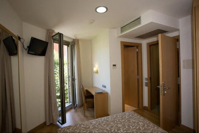 Hostal Rambla Sant Boi de Llobregat Exterior foto